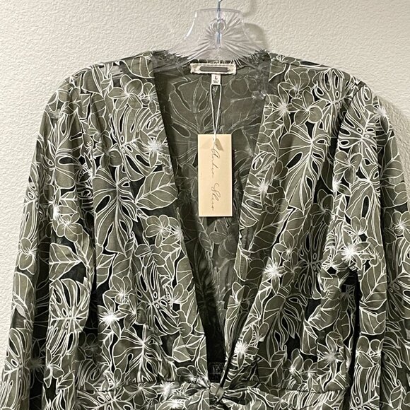 AMBER SKIES (NWT) Long Sleeve Open Tie Front Cropped Burnout Tropical, Olive - L - Picture 5 of 11